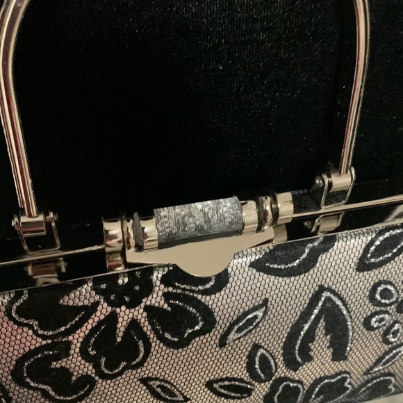 Dazzling Purse - Picture 4 of 16